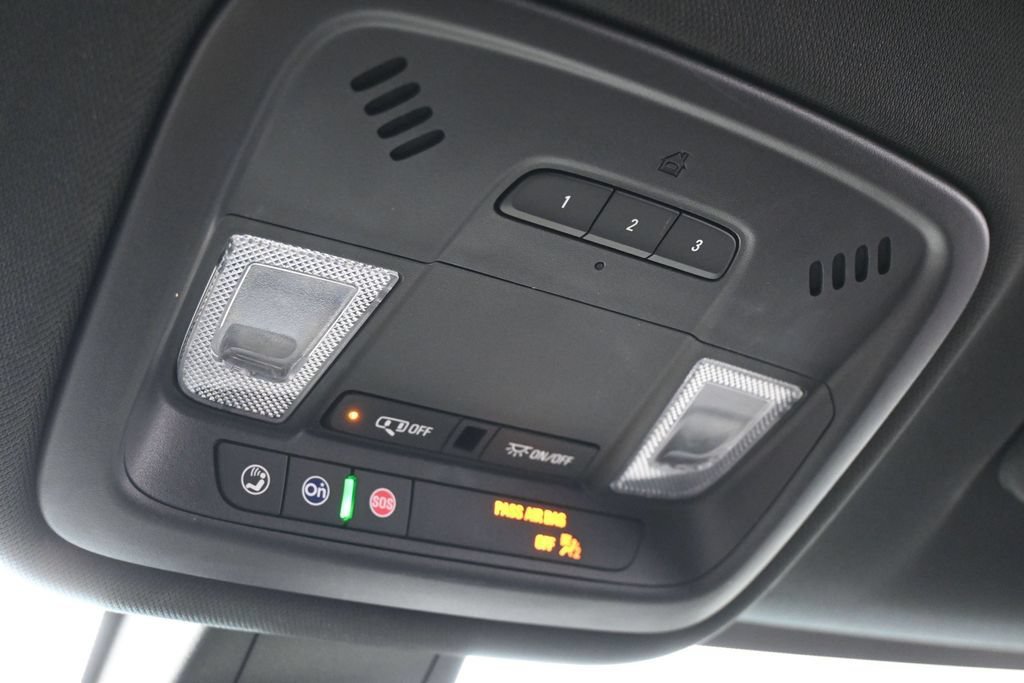 Used 2023 Chevrolet Traverse RS FWD image 31