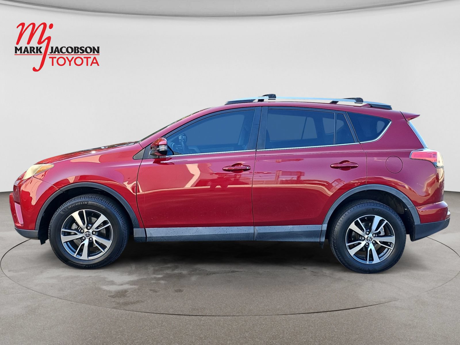 Used 2018 Toyota RAV4 XLE AWD/4WD image 14