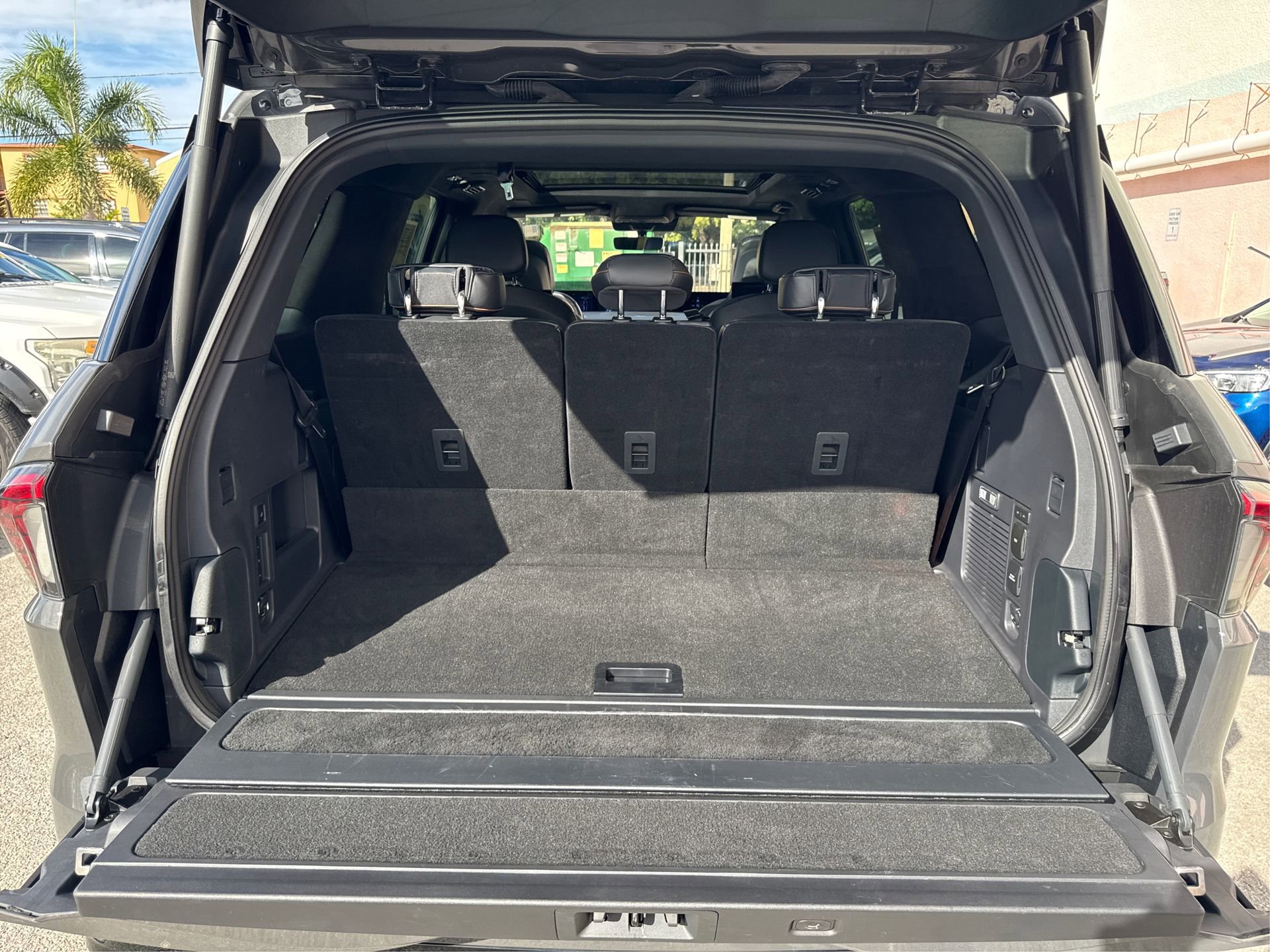 Used 2025 Lincoln Navigator Black Label image 14