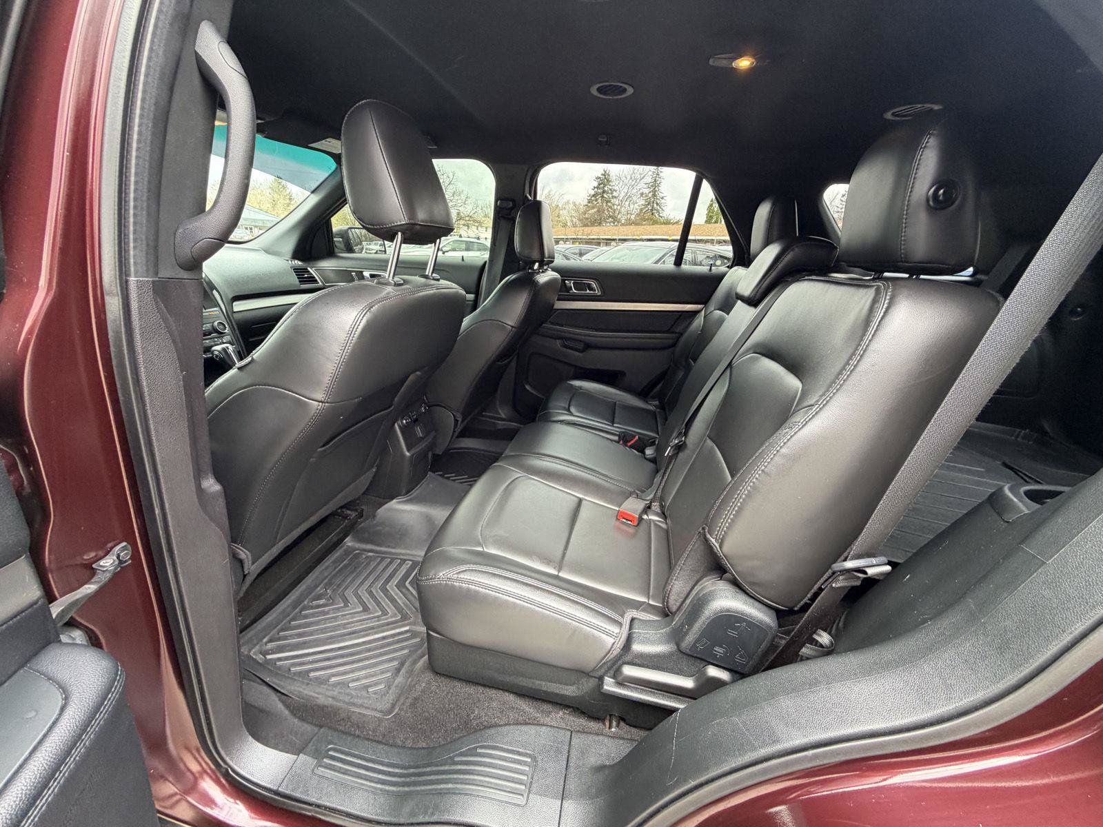 Used 2019 Ford Explorer XLT w/ Equipment Group 202A FWD image 19