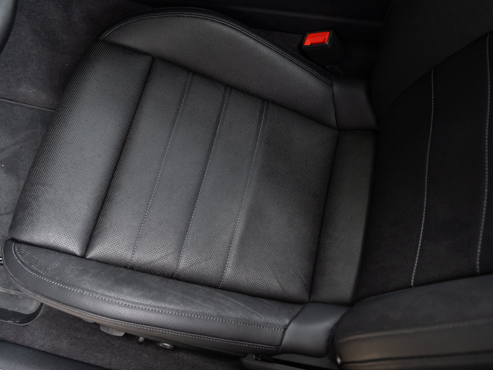 Certified 2025 Porsche Panamera image 24