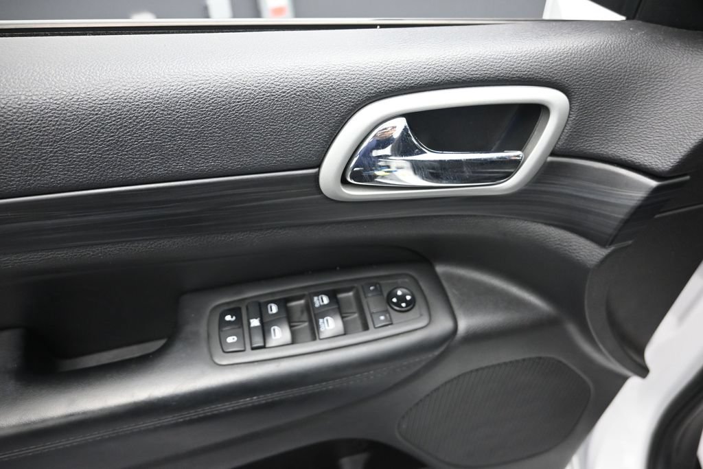 Used 2021 Jeep Grand Cherokee Laredo X RWD image 10