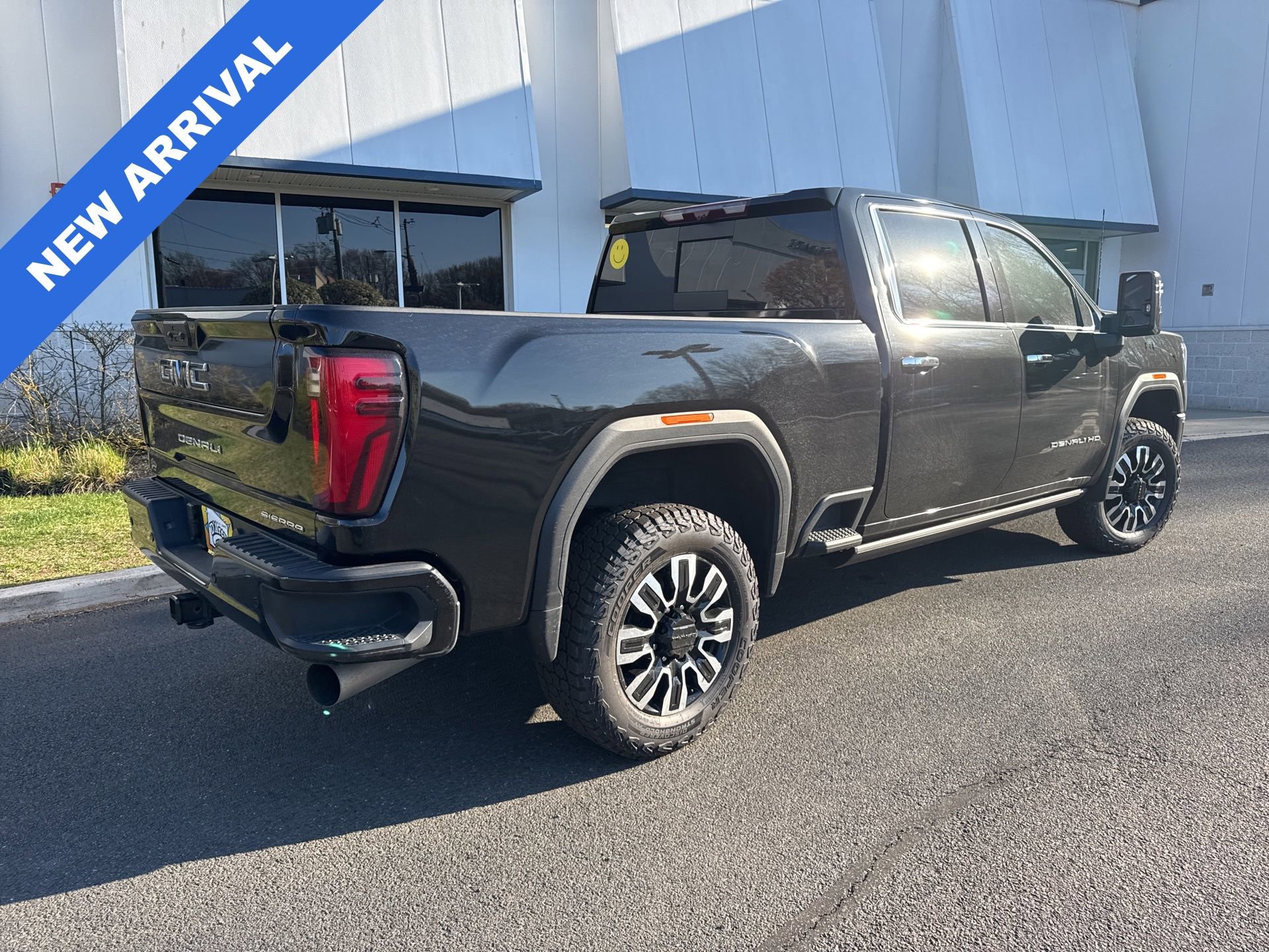 Used 2025 GMC Sierra 2500 Denali Ultimate image 2