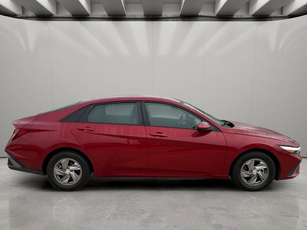 Used 2024 Hyundai Elantra SE FWD image 7