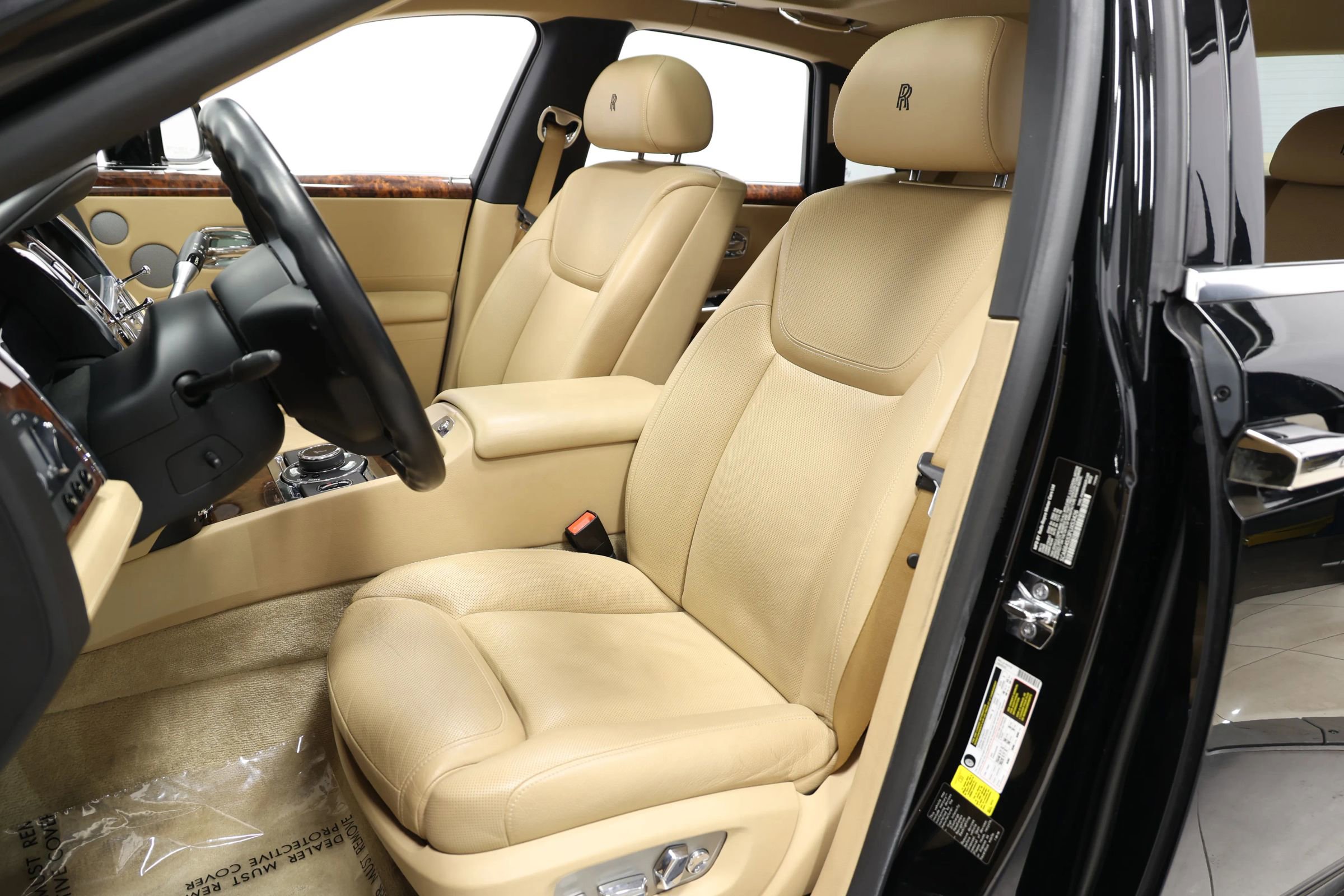 Used 2015 Rolls-Royce Ghost image 19