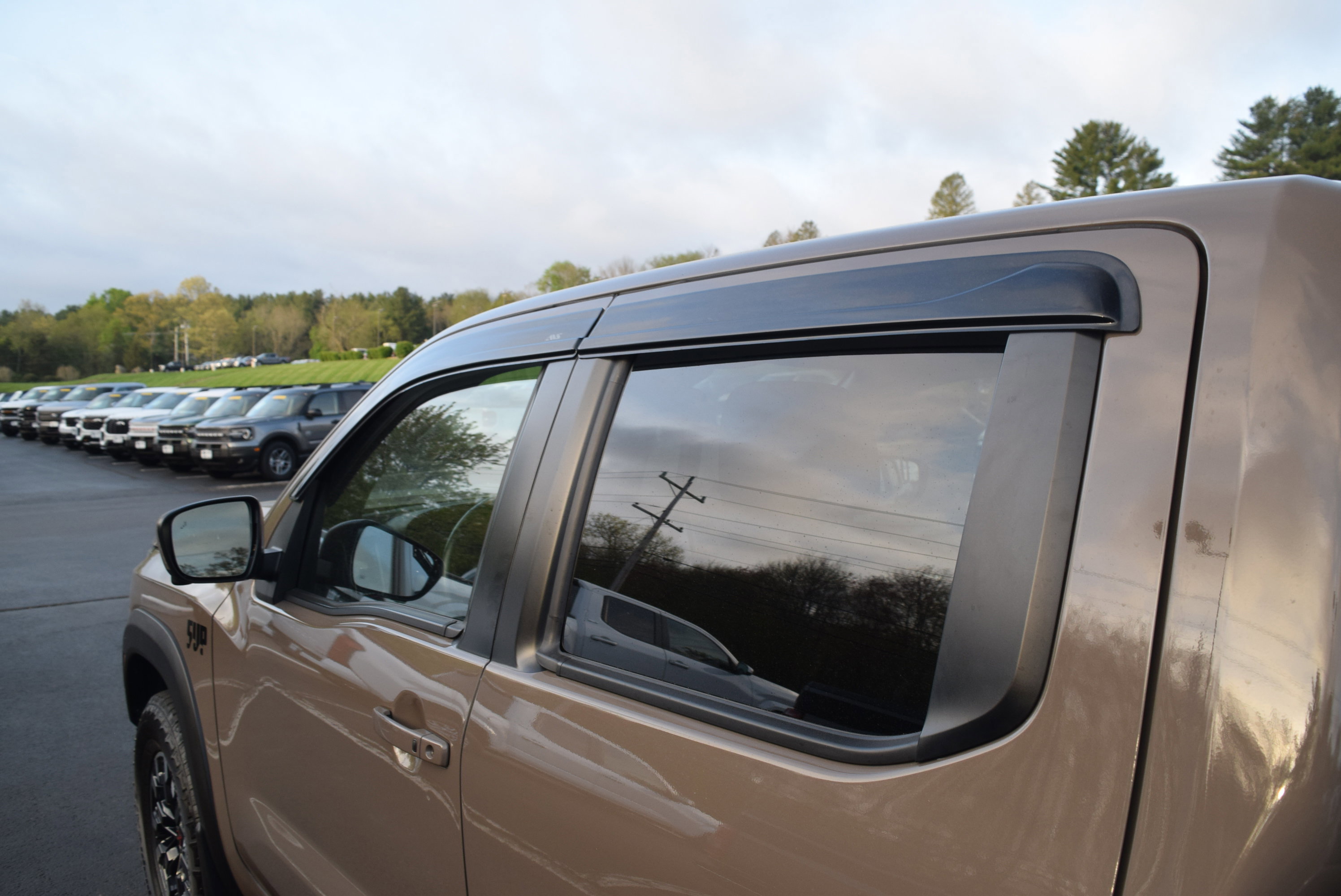 Used 2023 Nissan Frontier PRO-4X w/ Pro Convenience Package AWD/4WD image 9