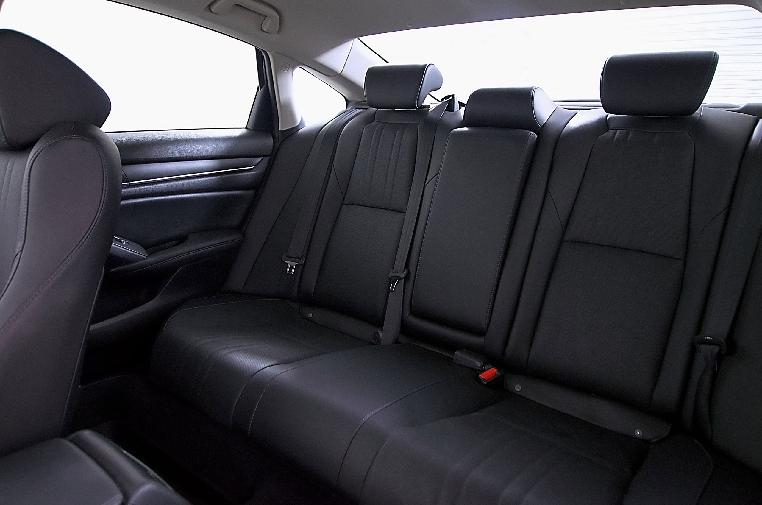 Used 2018 Honda Accord EX image 16
