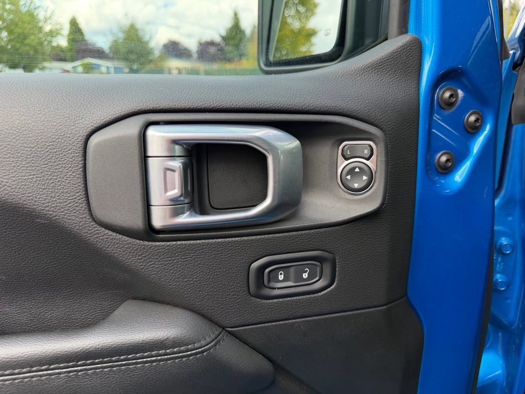 Used 2022 Jeep Wrangler Unlimited Sahara AWD/4WD image 14