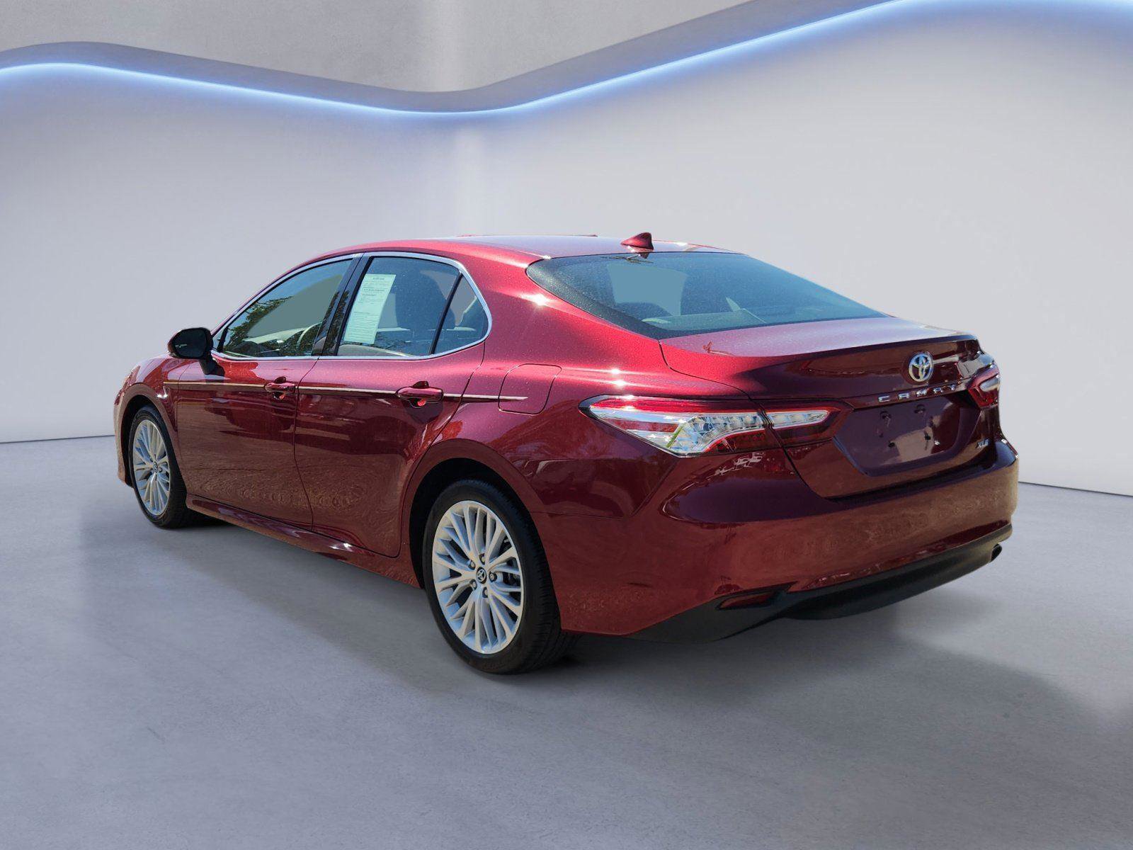 Used 2019 Toyota Camry XLE w/ Navigation Package FWD image 5