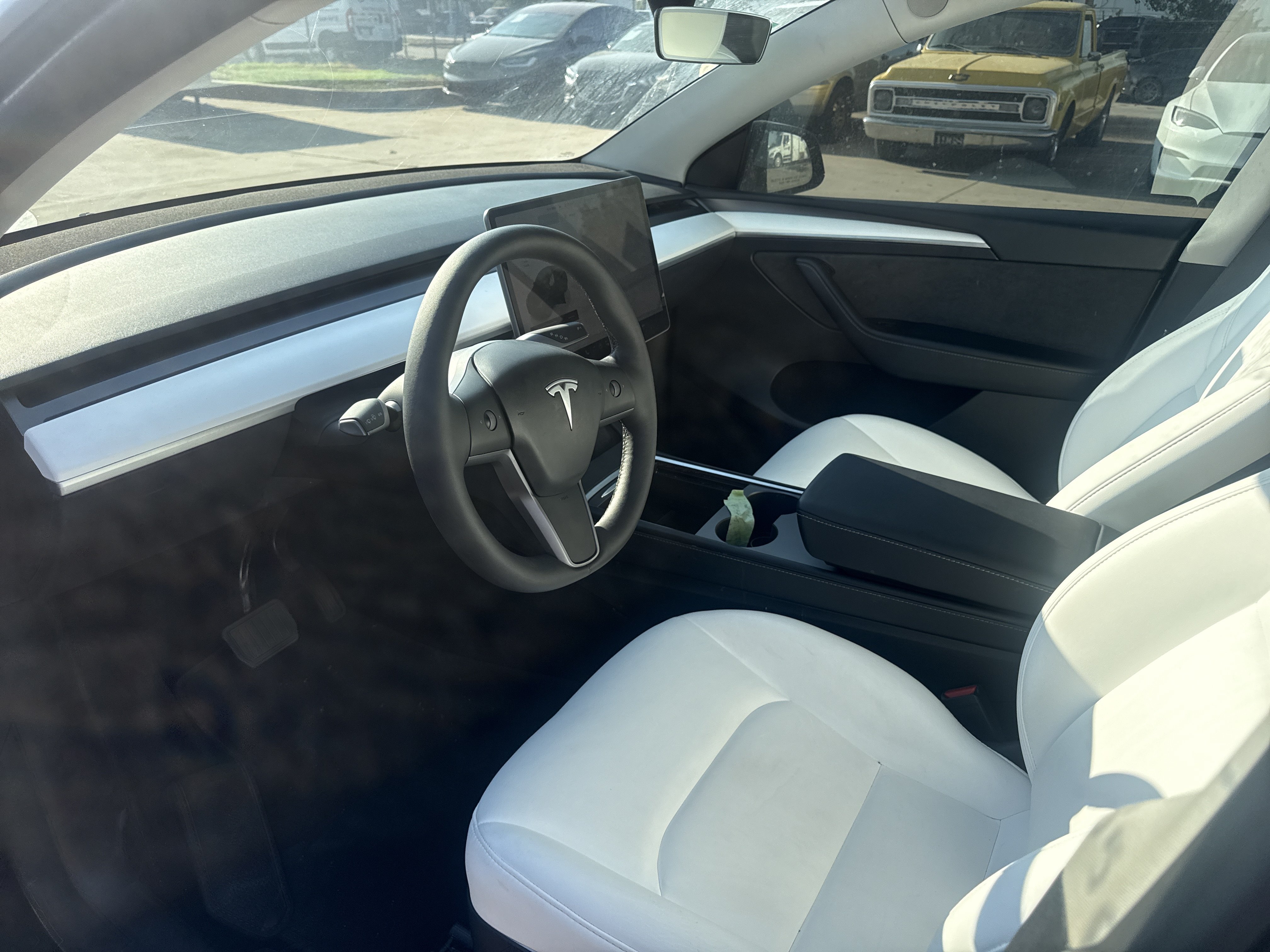 Used 2024 Tesla Model Y Long Range RWD image 3