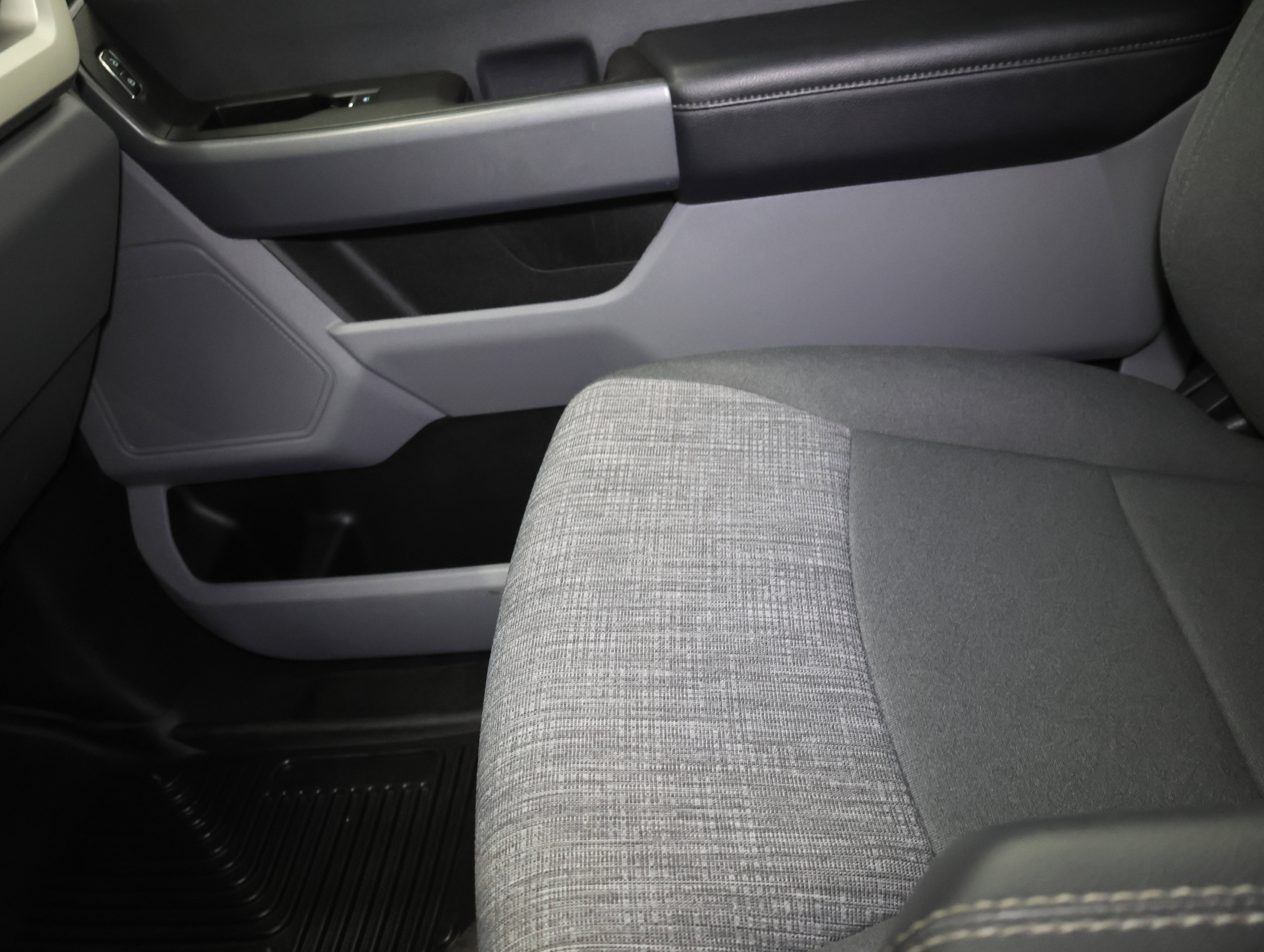 Used 2023 Ford F250 XLT w/ FX4 Off-Road Package image 13