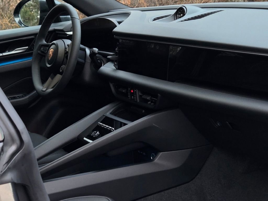 New 2025 Porsche Macan 4S Electric image 30