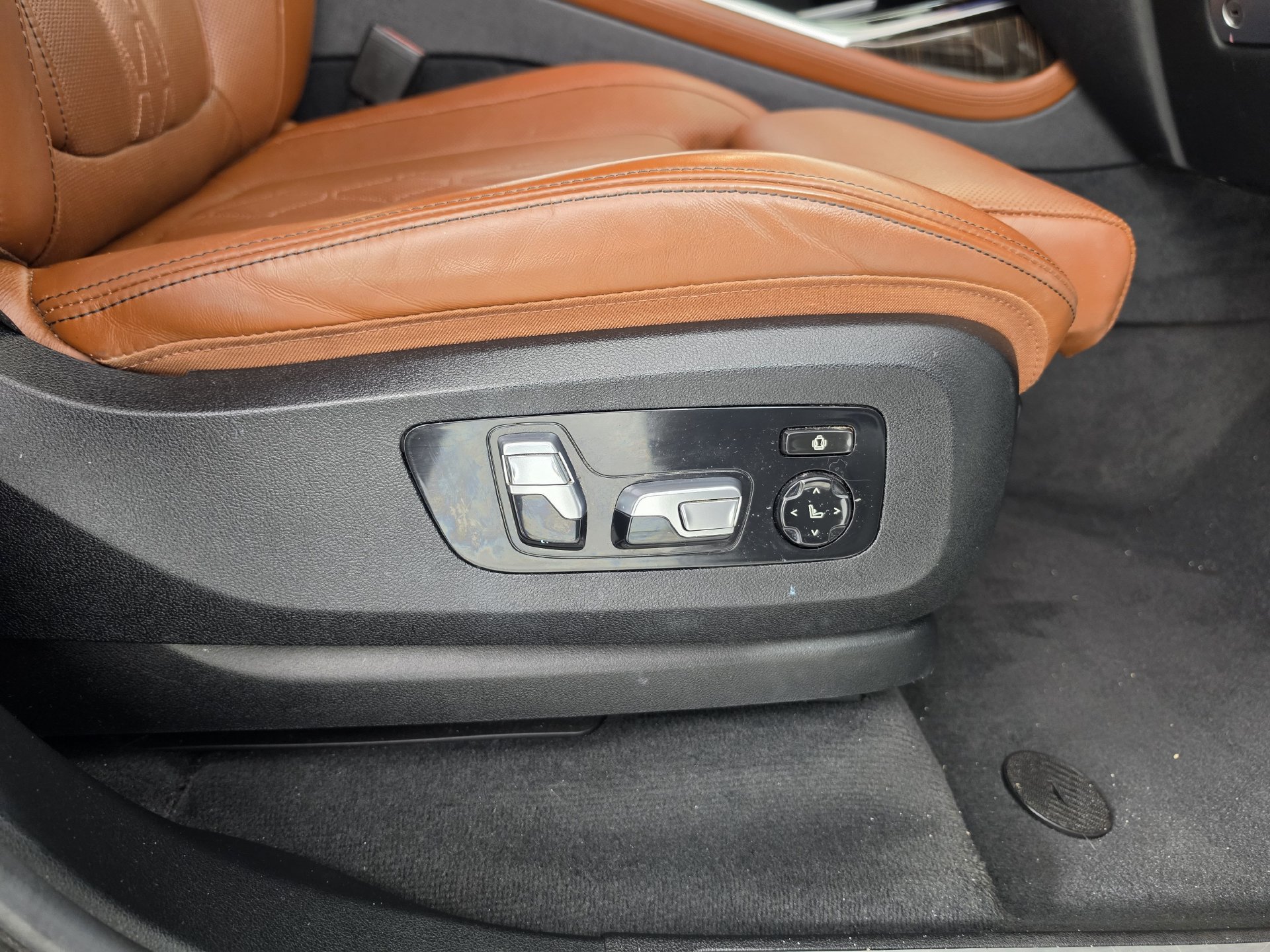 Used 2021 BMW X7 xDrive40i w/ M Sport Package AWD/4WD image 34