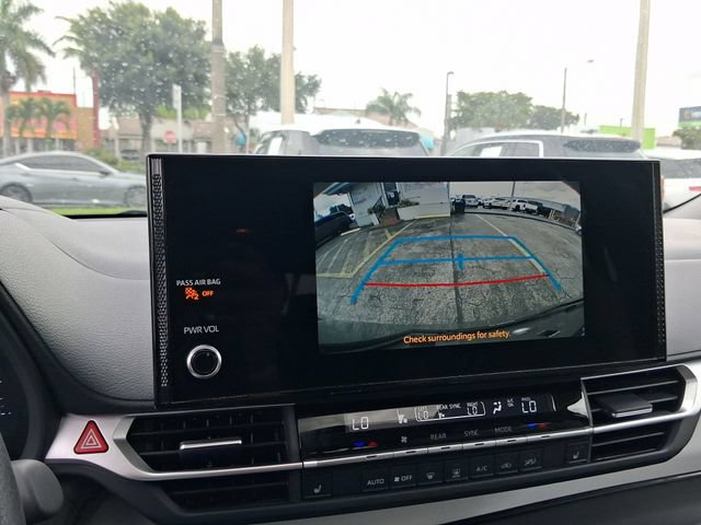 Used 2025 Toyota Sienna XLE w/ XLE Plus Package FWD image 21