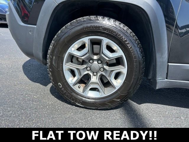 Used 2019 Jeep Cherokee Trailhawk image 9