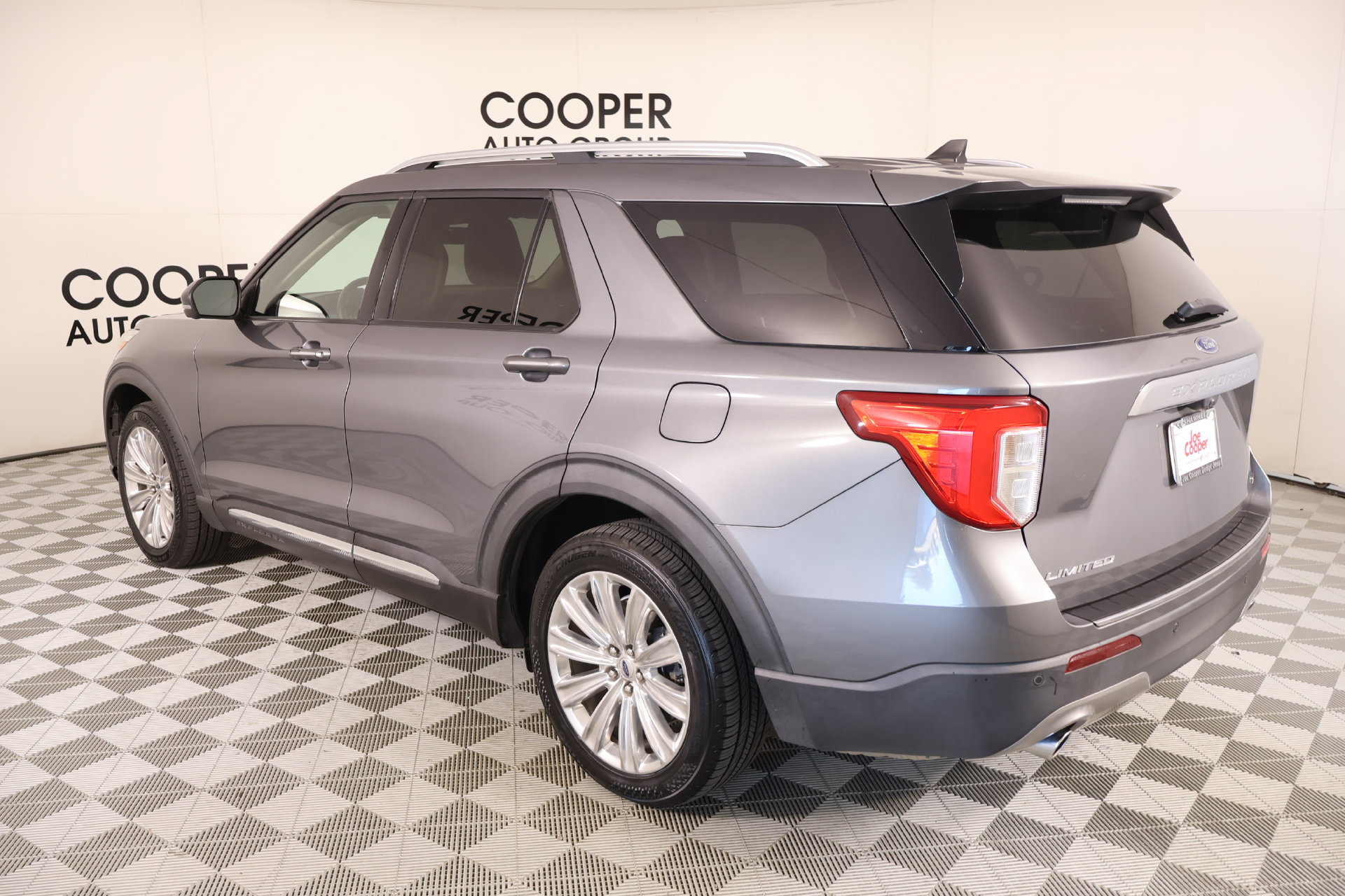 Used 2021 Ford Explorer Limited w/ Hybrid Equipment Group 310A RWD image 24
