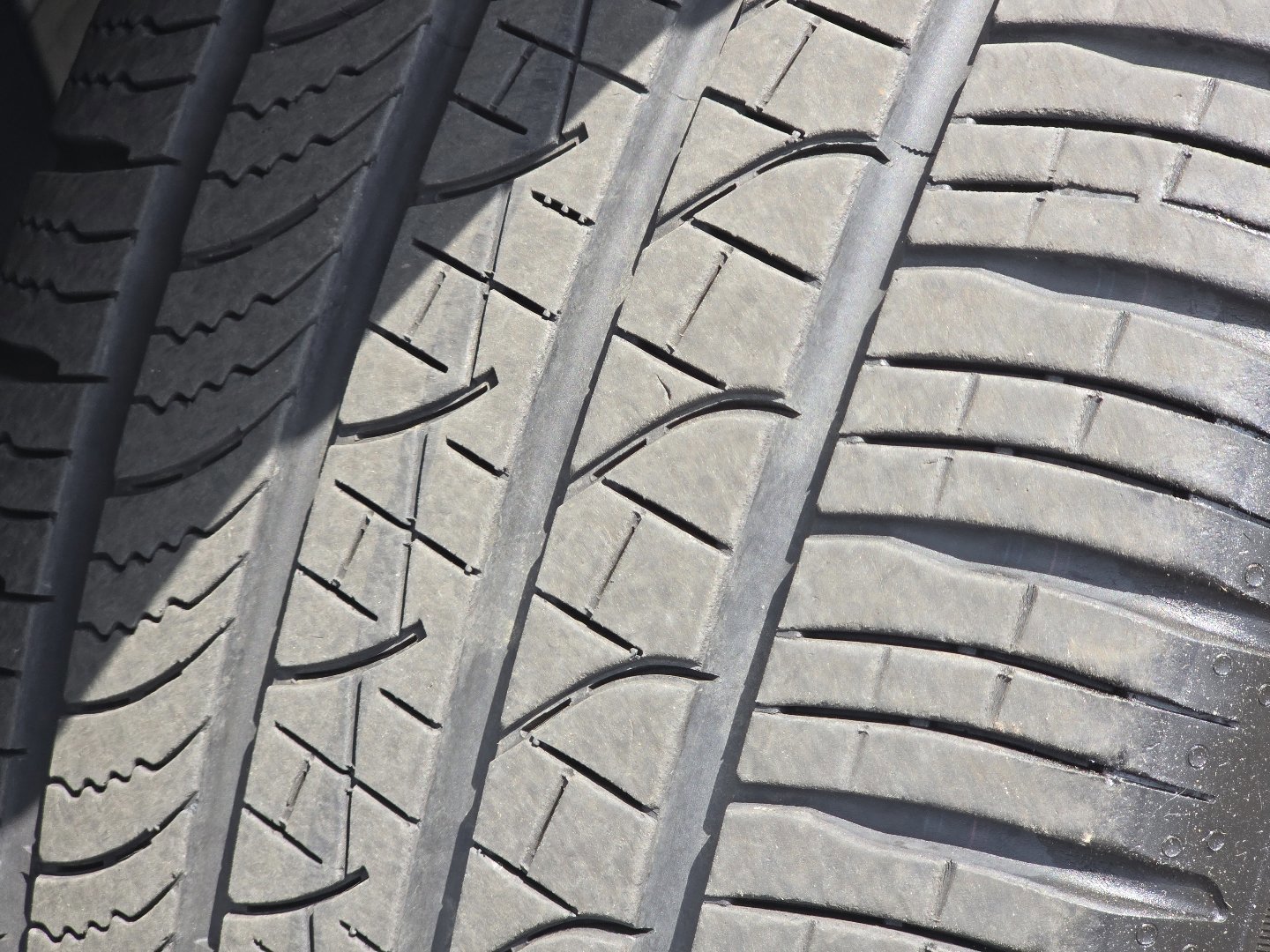 Used 2024 Volkswagen Tiguan SE R-Line image 18