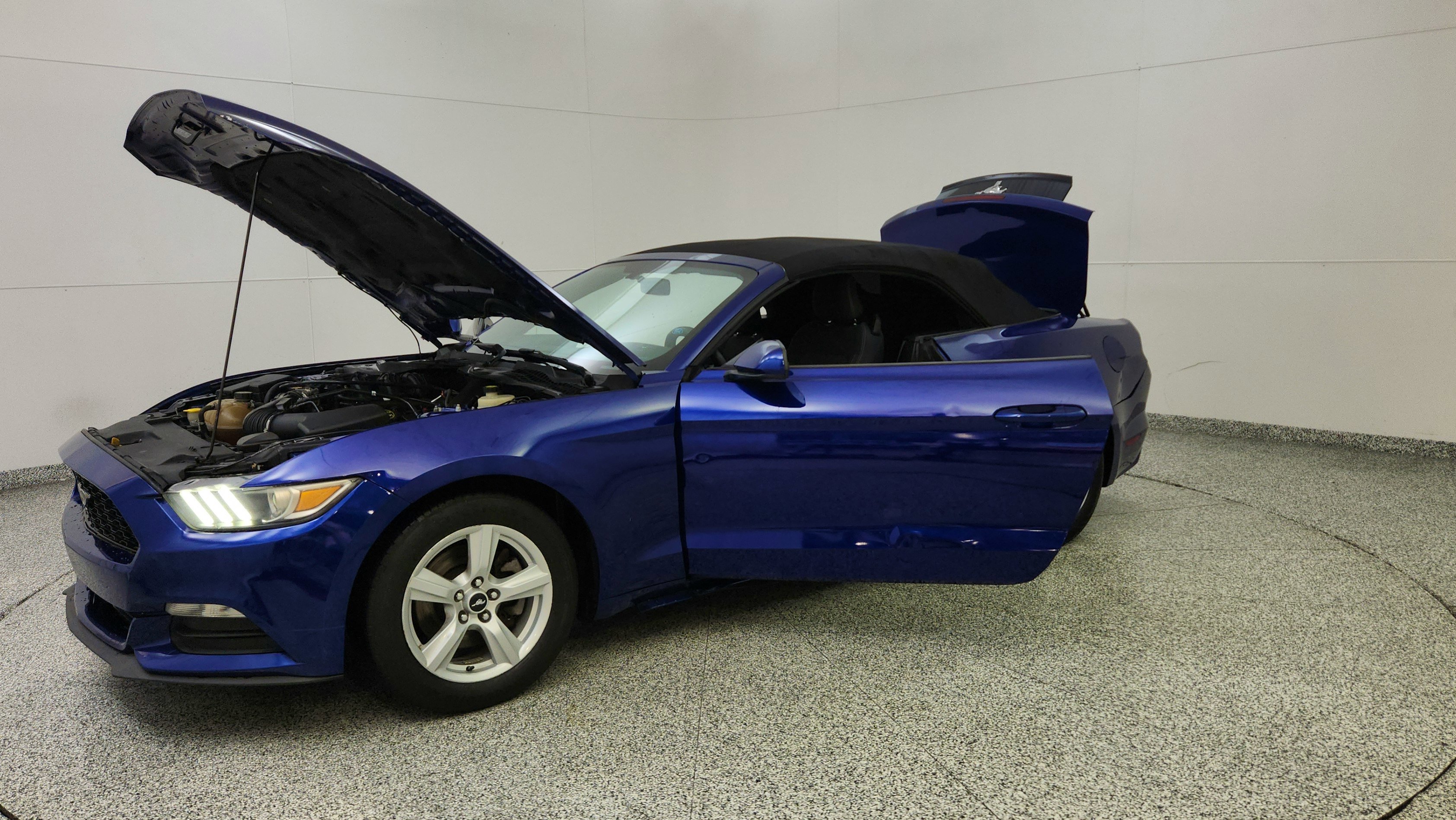 Used 2016 Ford Mustang Convertible RWD image 10
