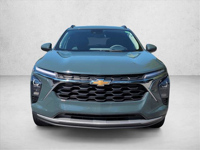 Used 2025 Chevrolet Trax LT FWD image 3