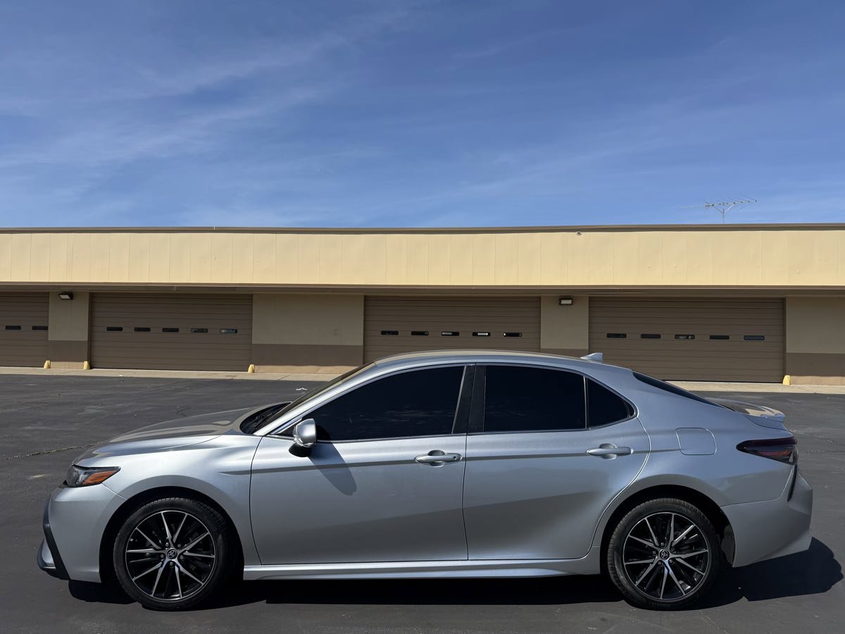 Used 2022 Toyota Camry SE w/ Convenience Package FWD image 4