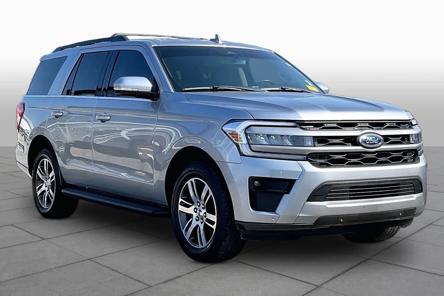 Used 2024 Ford Expedition XLT RWD image 3