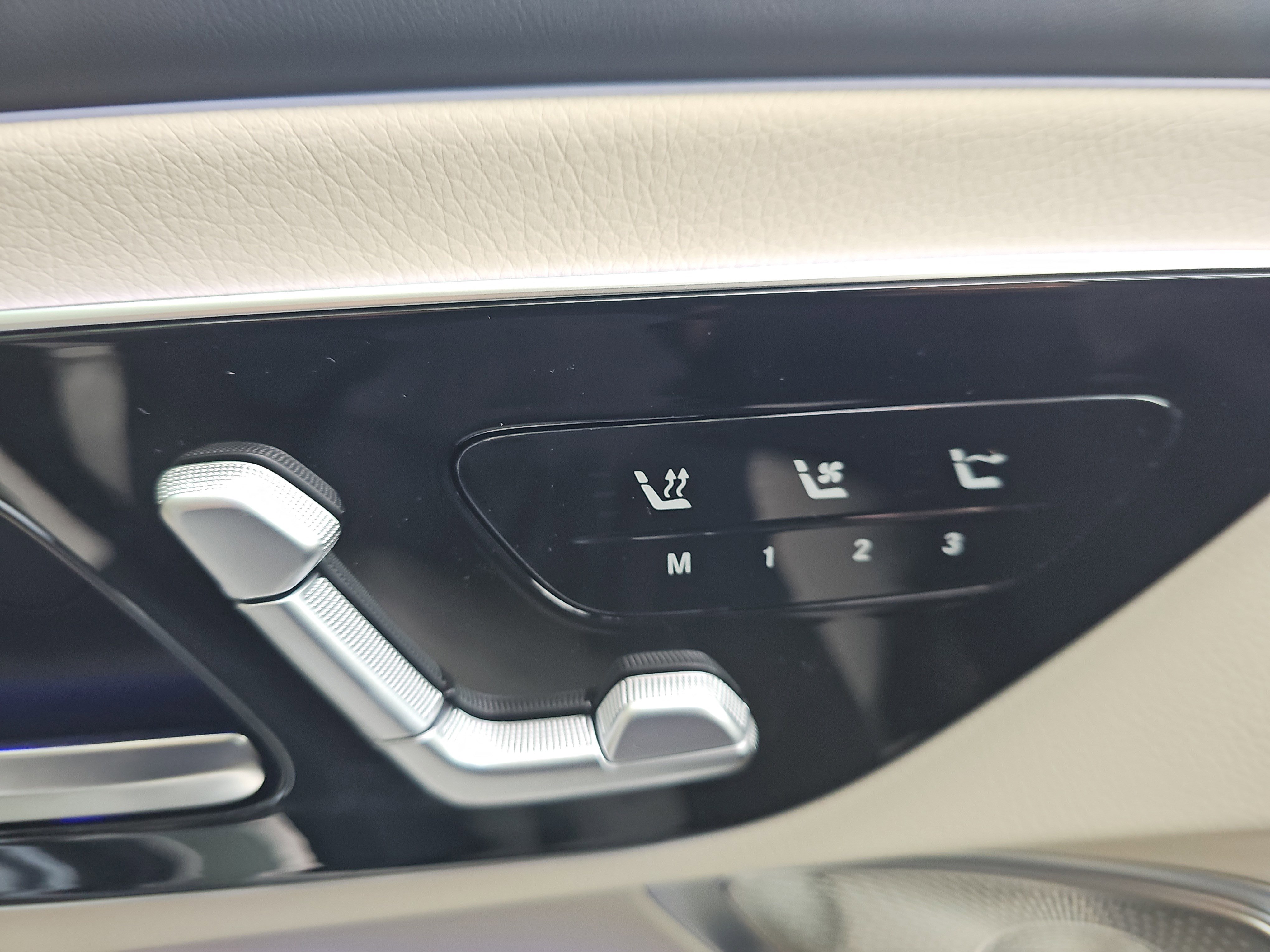 New 2026 Mercedes-Benz CLE 300 4MATIC Cabriolet image 31
