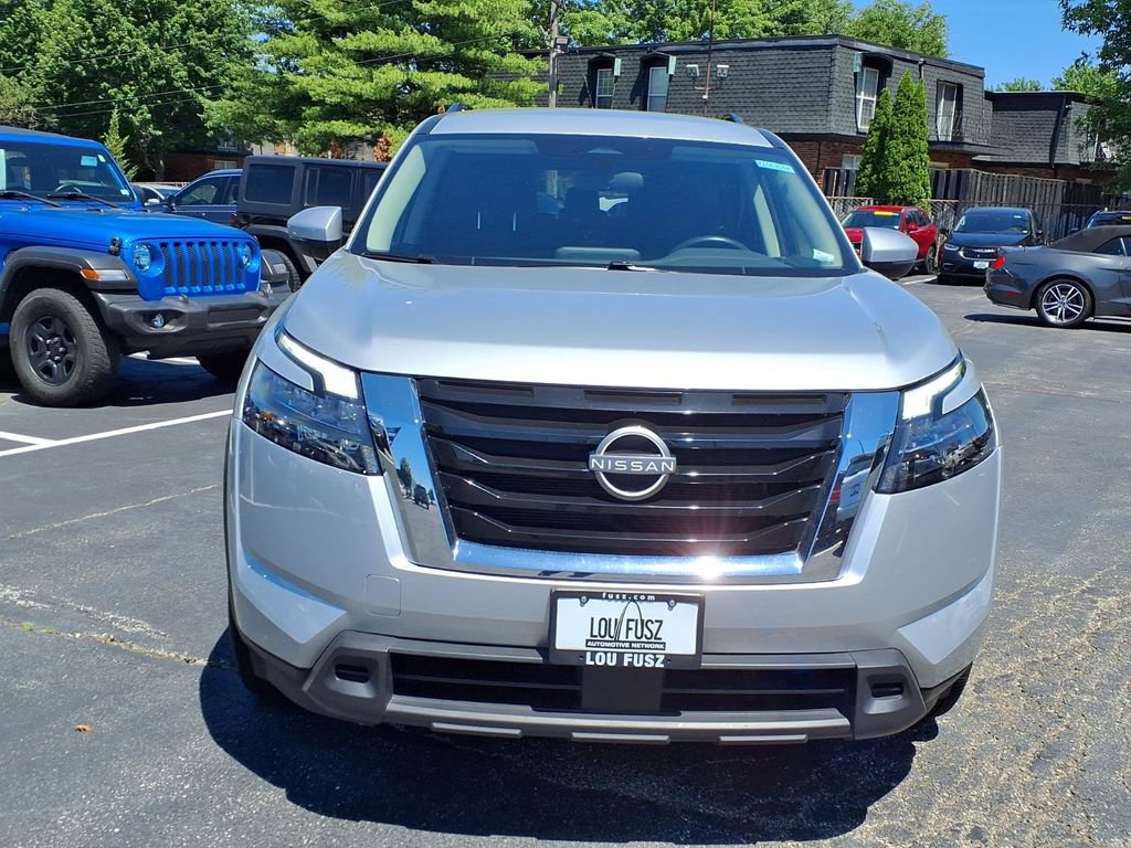 Used 2025 Nissan Pathfinder SV AWD/4WD image 22
