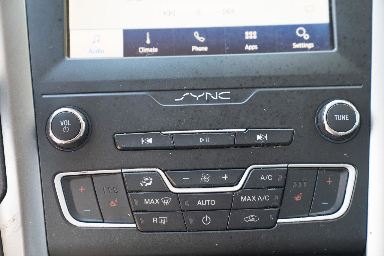Used 2020 Ford Fusion SEL FWD image 26