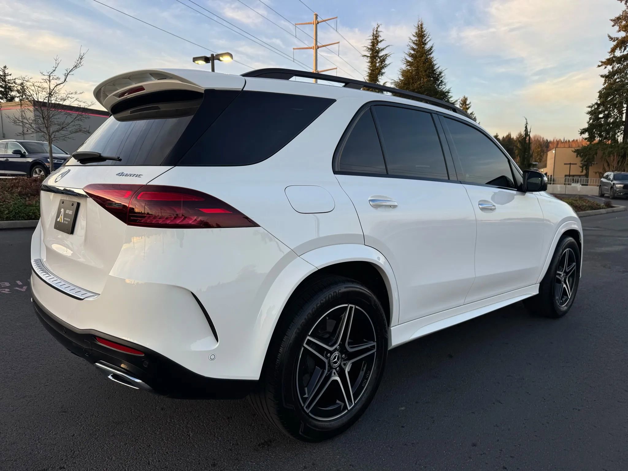 Used 2025 Mercedes-Benz GLE 450e 4MATIC w/ AMG Line Exterior image 11