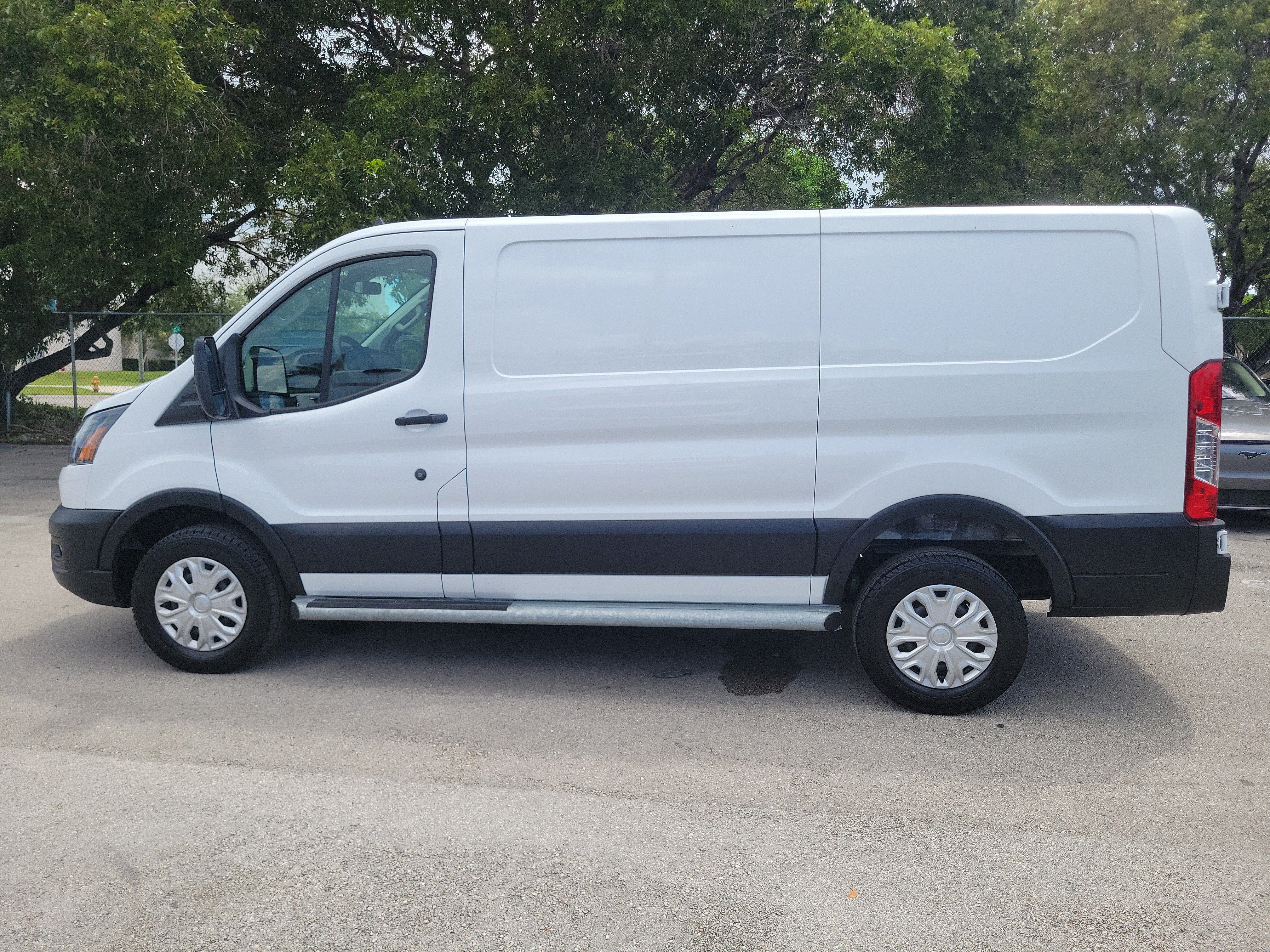 Used 2025 Ford Transit 250 Low Roof w/ Exterior Upgrade Package RWD image 8