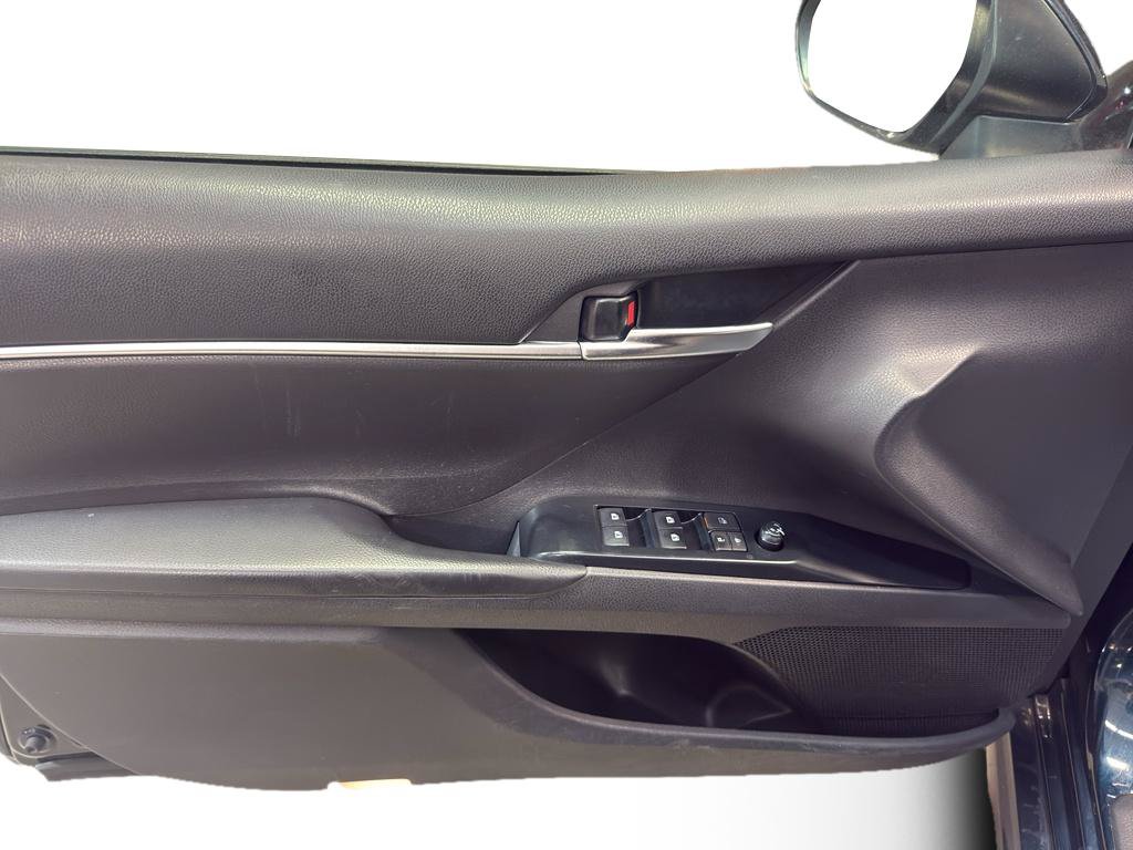 Used 2018 Toyota Camry SE w/ Moonroof Package FWD image 15