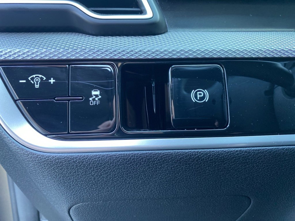 Used 2023 Kia Sportage LX image 12