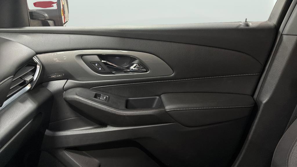 Used 2023 Chevrolet Traverse LT image 13