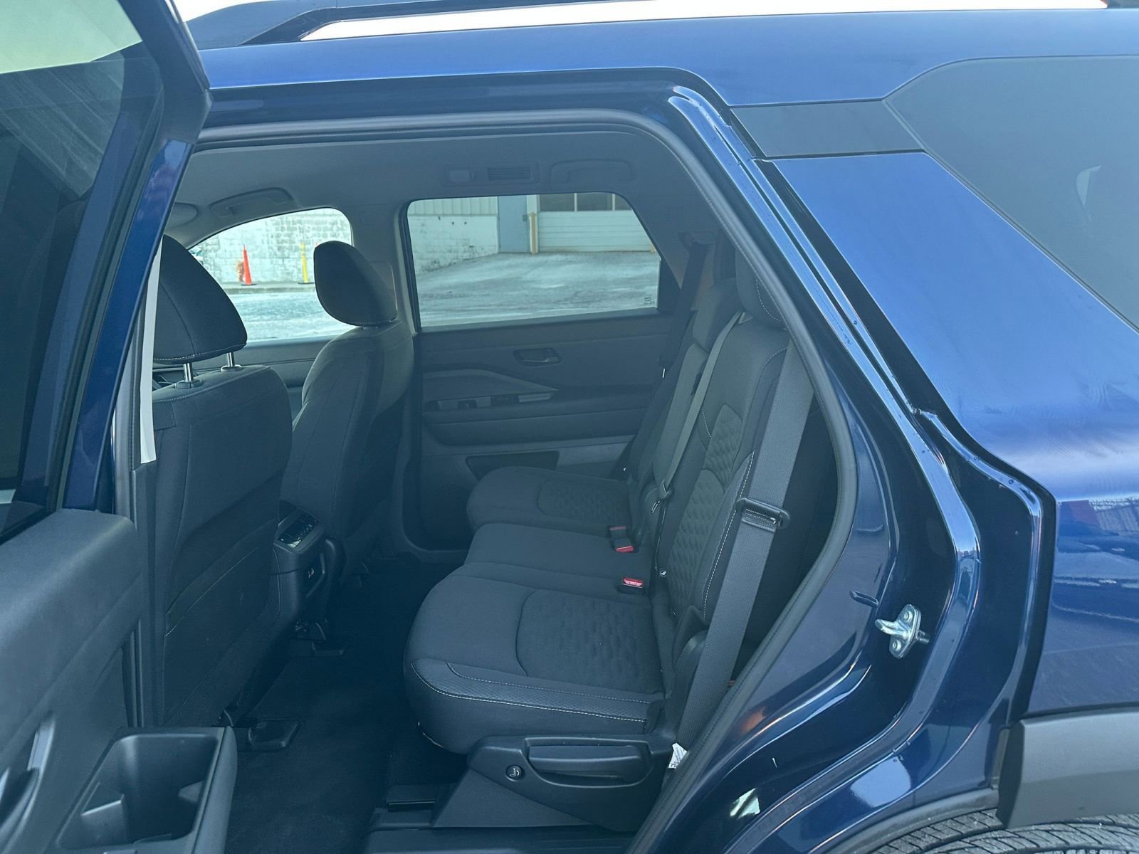 Used 2025 Nissan Pathfinder SV image 25