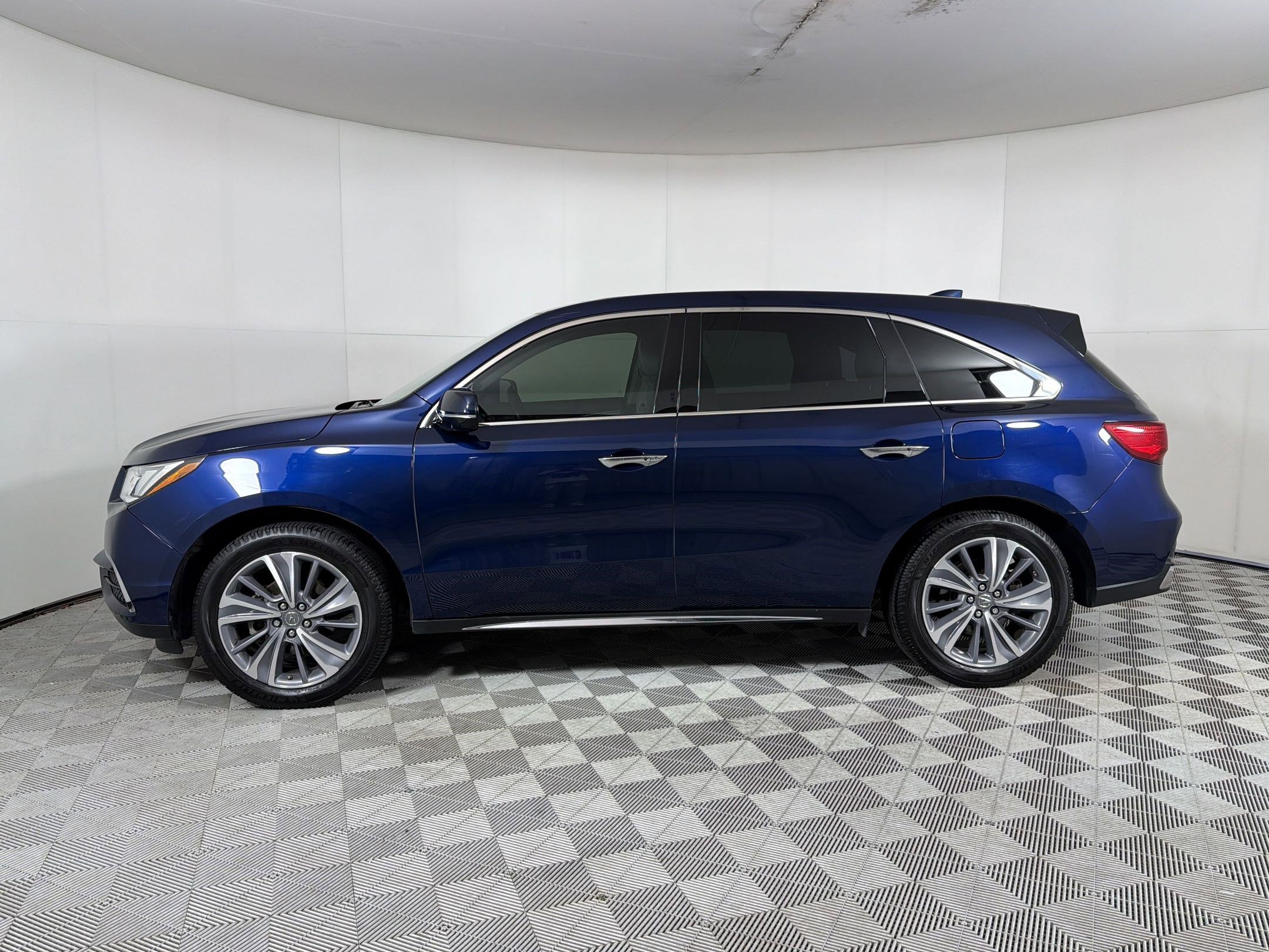 Used 2018 Acura MDX FWD w/ Technology Package image 2