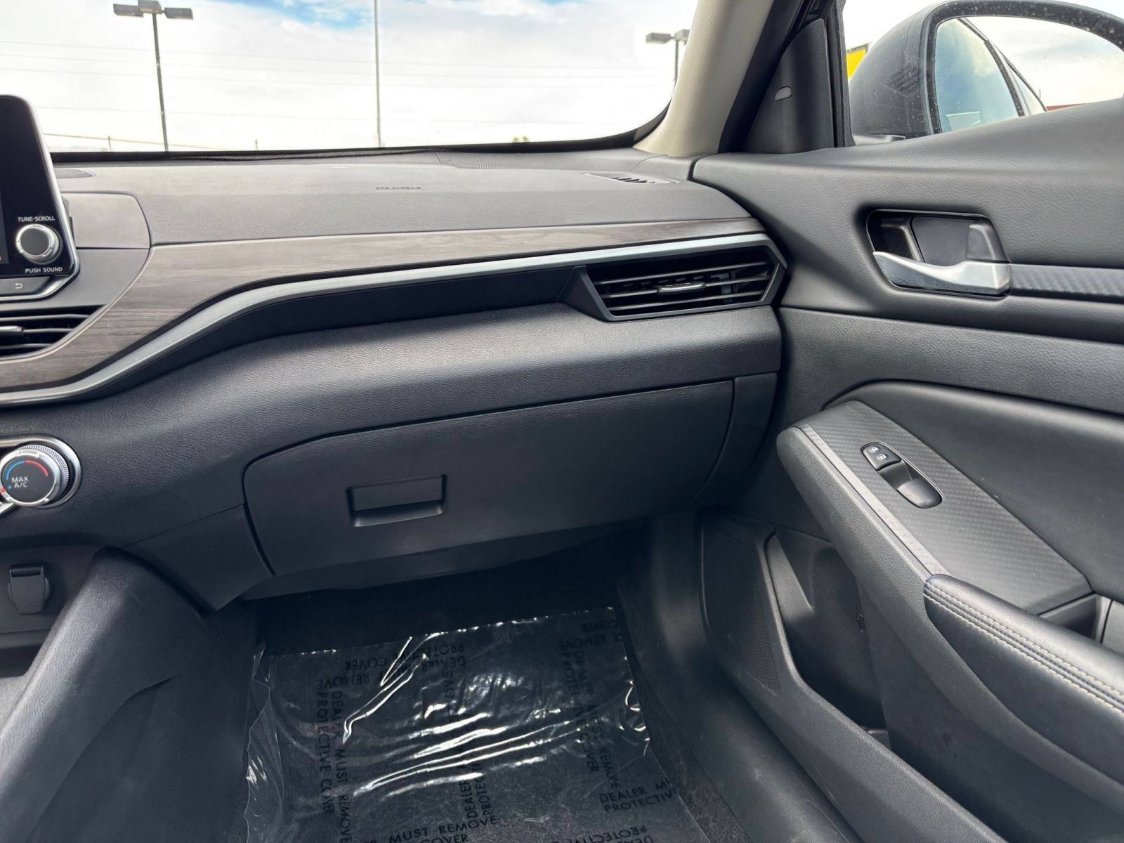 Used 2025 Nissan Altima 2.5 SV FWD image 34