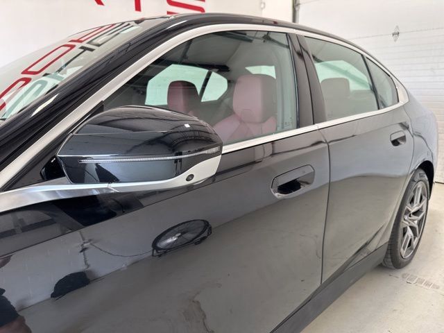 Used 2025 BMW i5 xDrive40 w/ Premium Package image 11