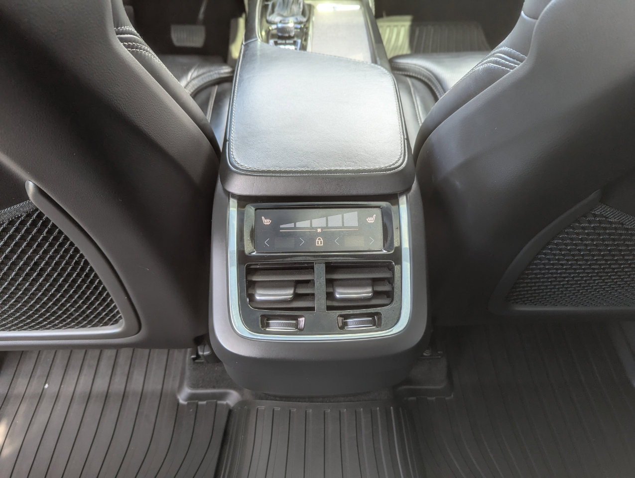 Used 2021 Volvo XC90 T6 Inscription w/ Protection Package image 40