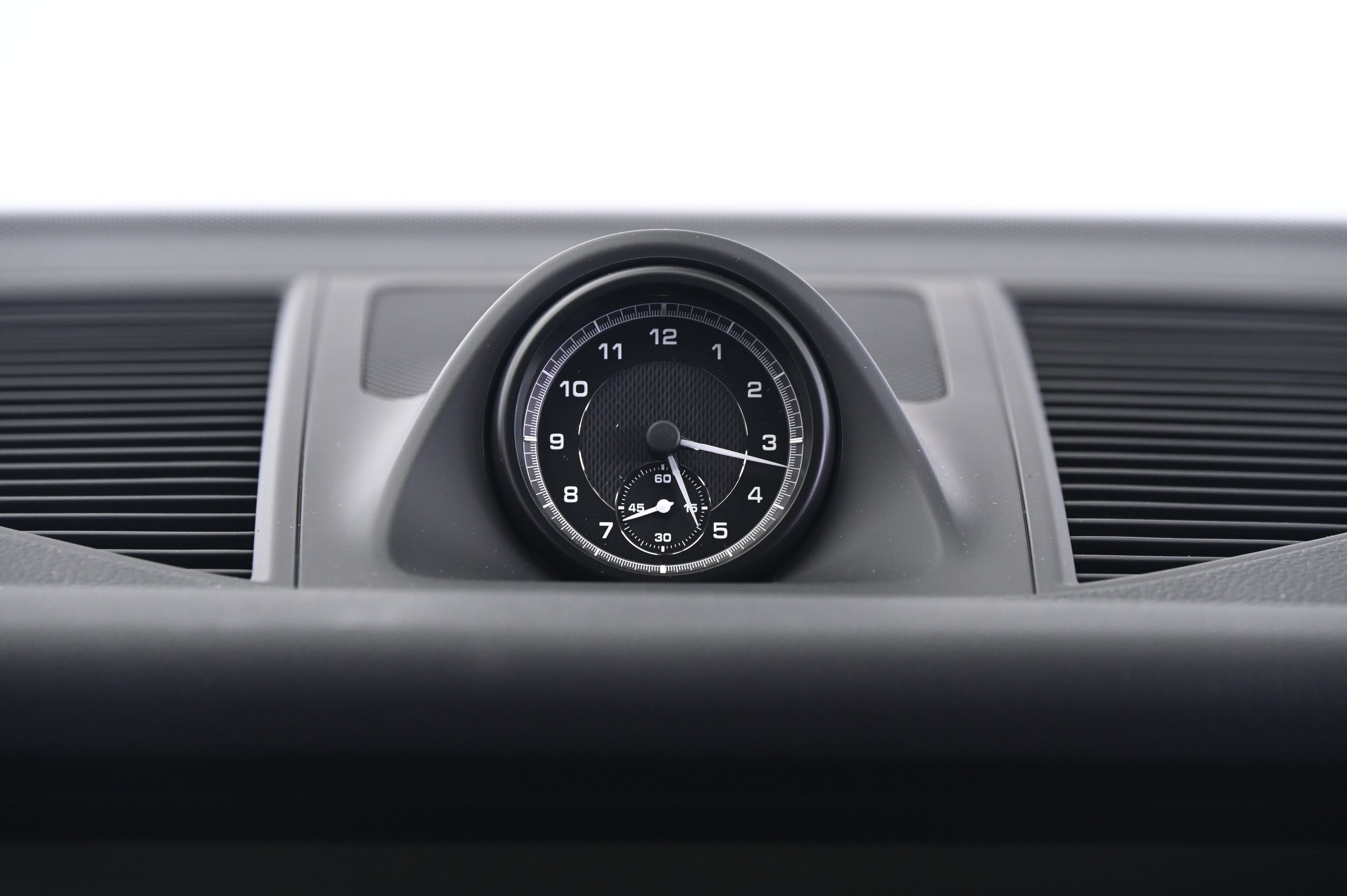 Certified 2025 Porsche Macan image 32