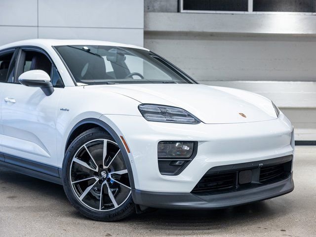 Certified 2025 Porsche Macan Electric image 15