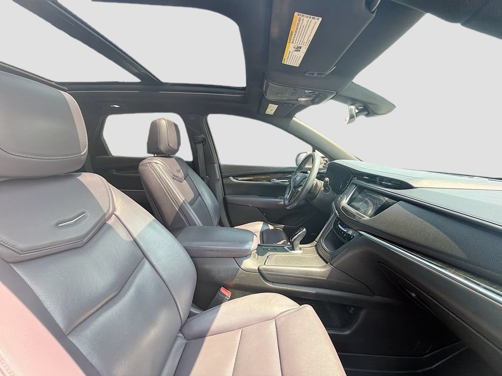 Used 2017 Cadillac XT5 Luxury w/ Driver Awareness Package FWD image 32