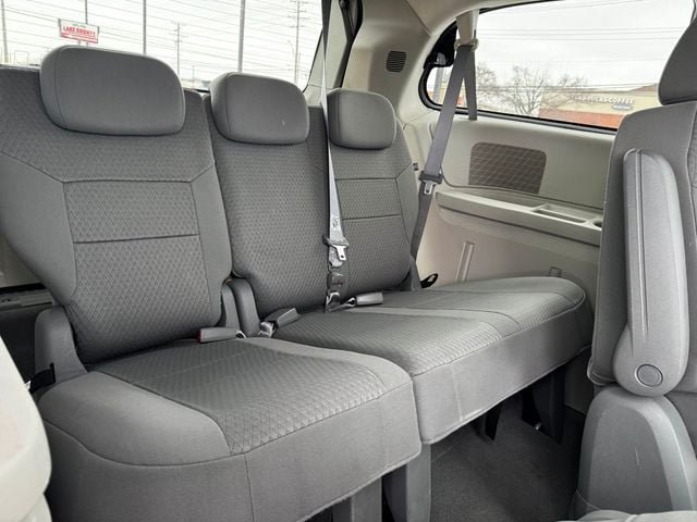 Used 2008 Chrysler Town & Country Touring w/ Flexible Seating Group FWD image 19