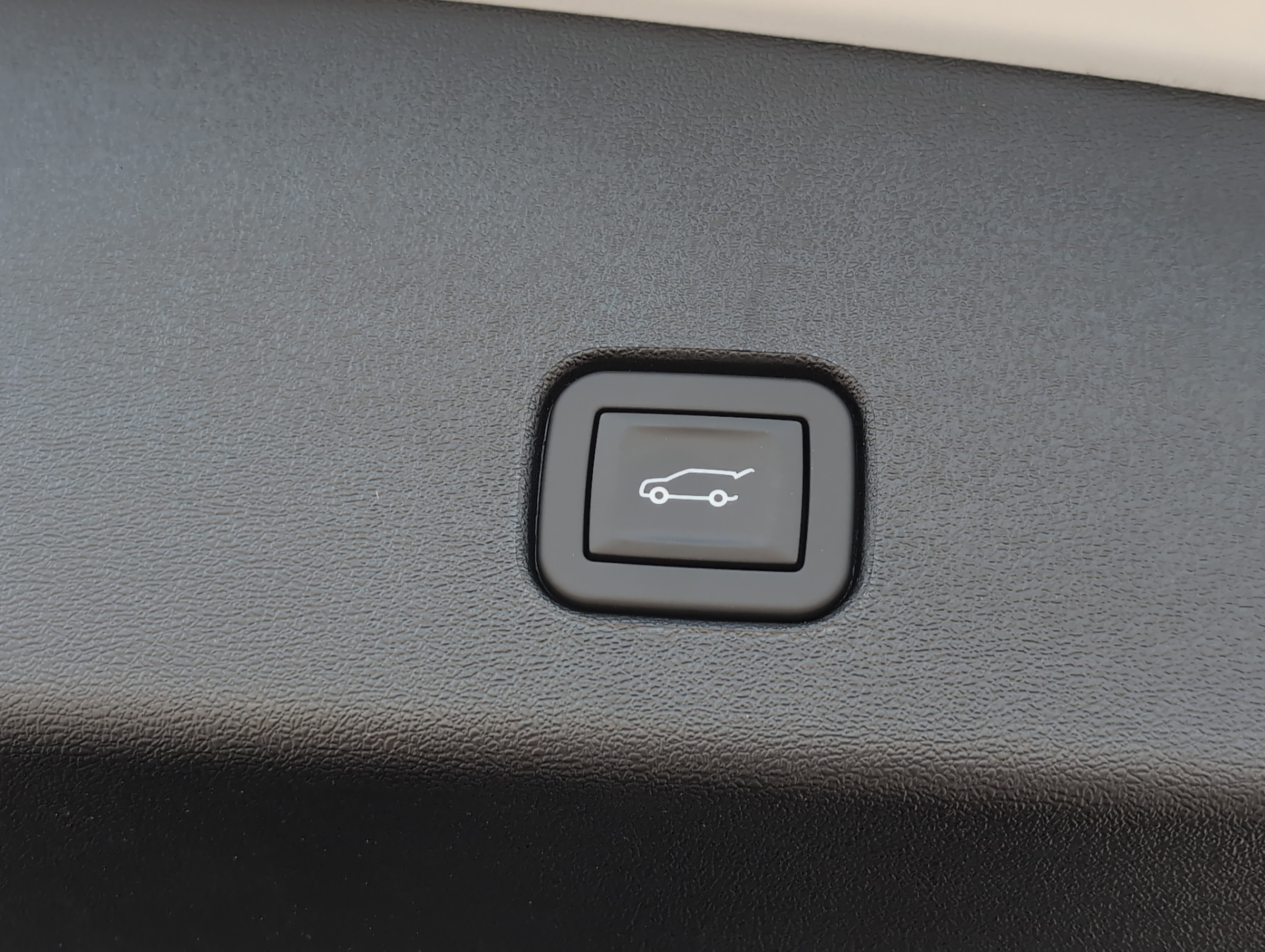 New 2025 Cadillac Optiq Luxury 1 image 31