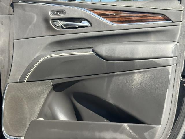 Used 2023 Cadillac Escalade Luxury RWD image 9