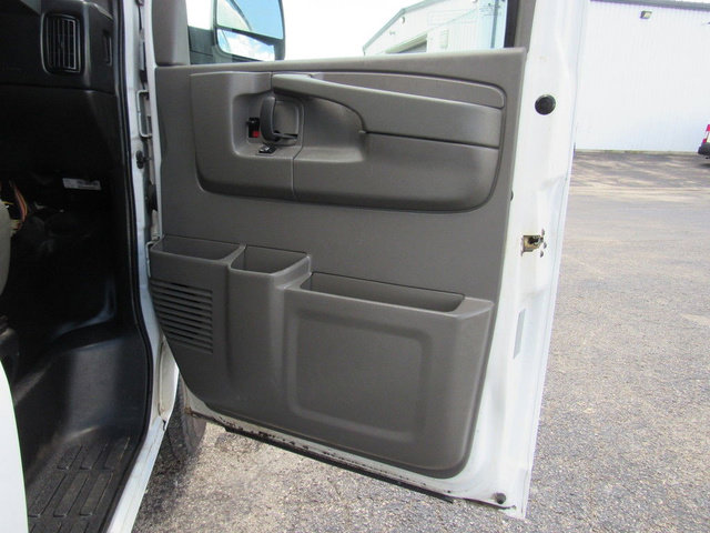 Used 2015 Chevrolet Express 2500 RWD image 12