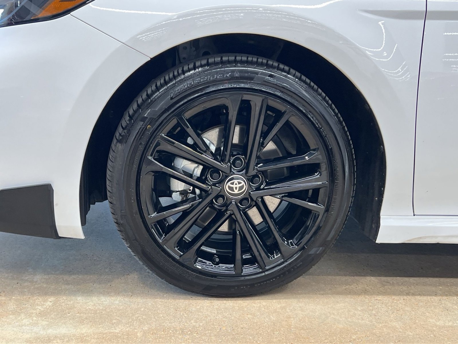 Used 2025 Toyota Camry SE image 10