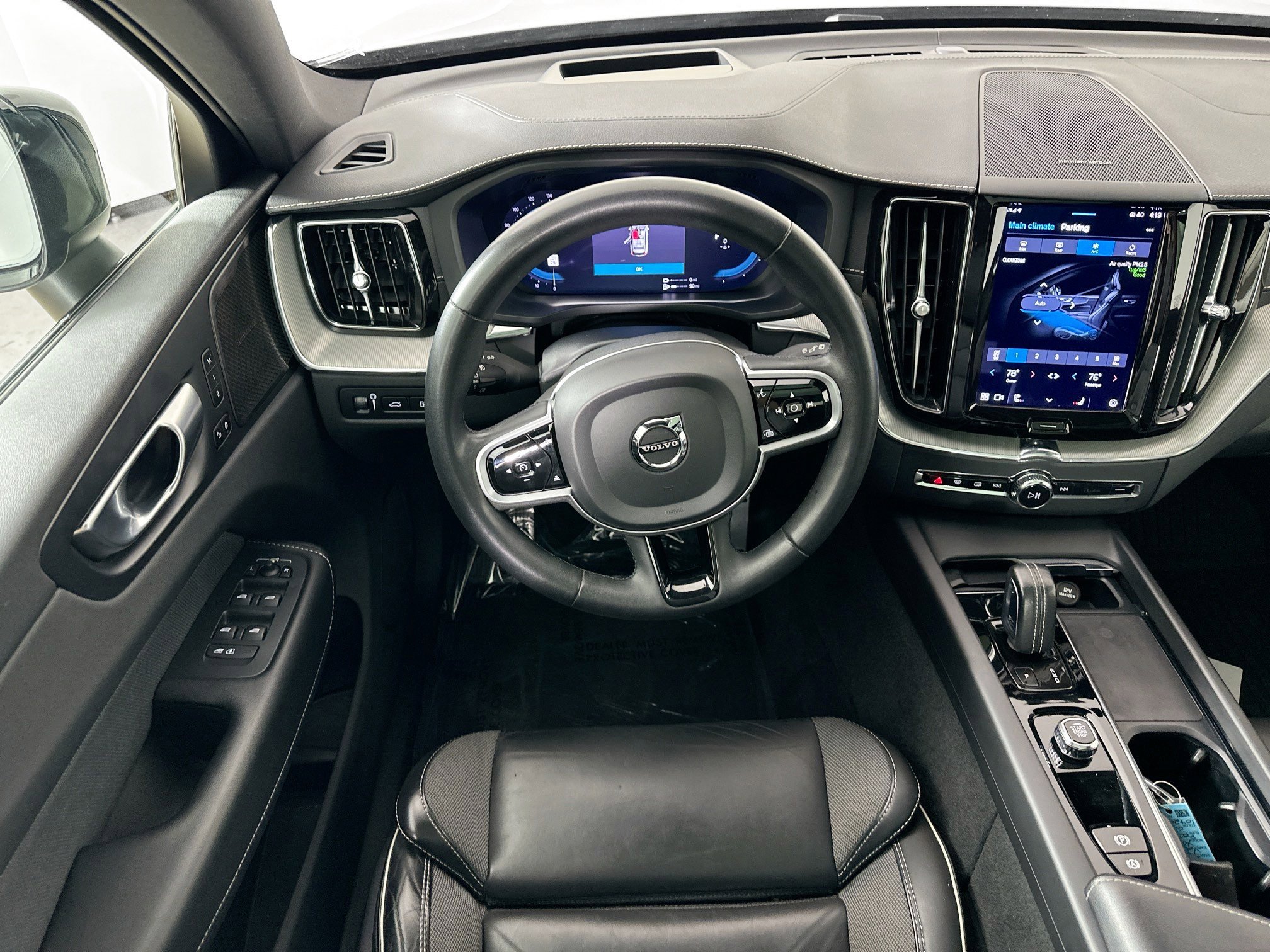 Used 2022 Volvo XC60 T8 R-Design w/ Advanced Package AWD/4WD image 29