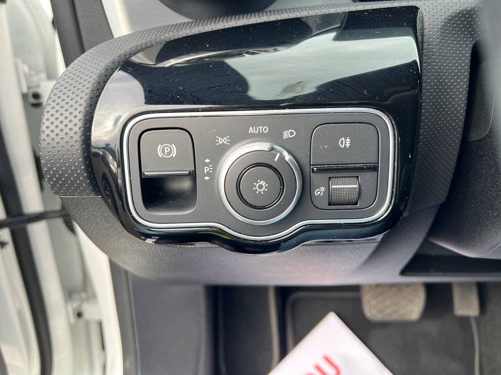 Used 2025 Mercedes-Benz CLA 250 4MATIC image 30