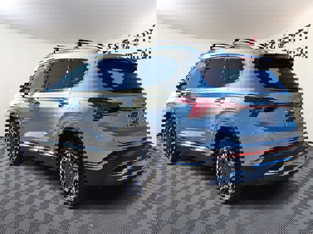 Used 2022 Hyundai Santa Fe Limited w/ Cargo Package image 6