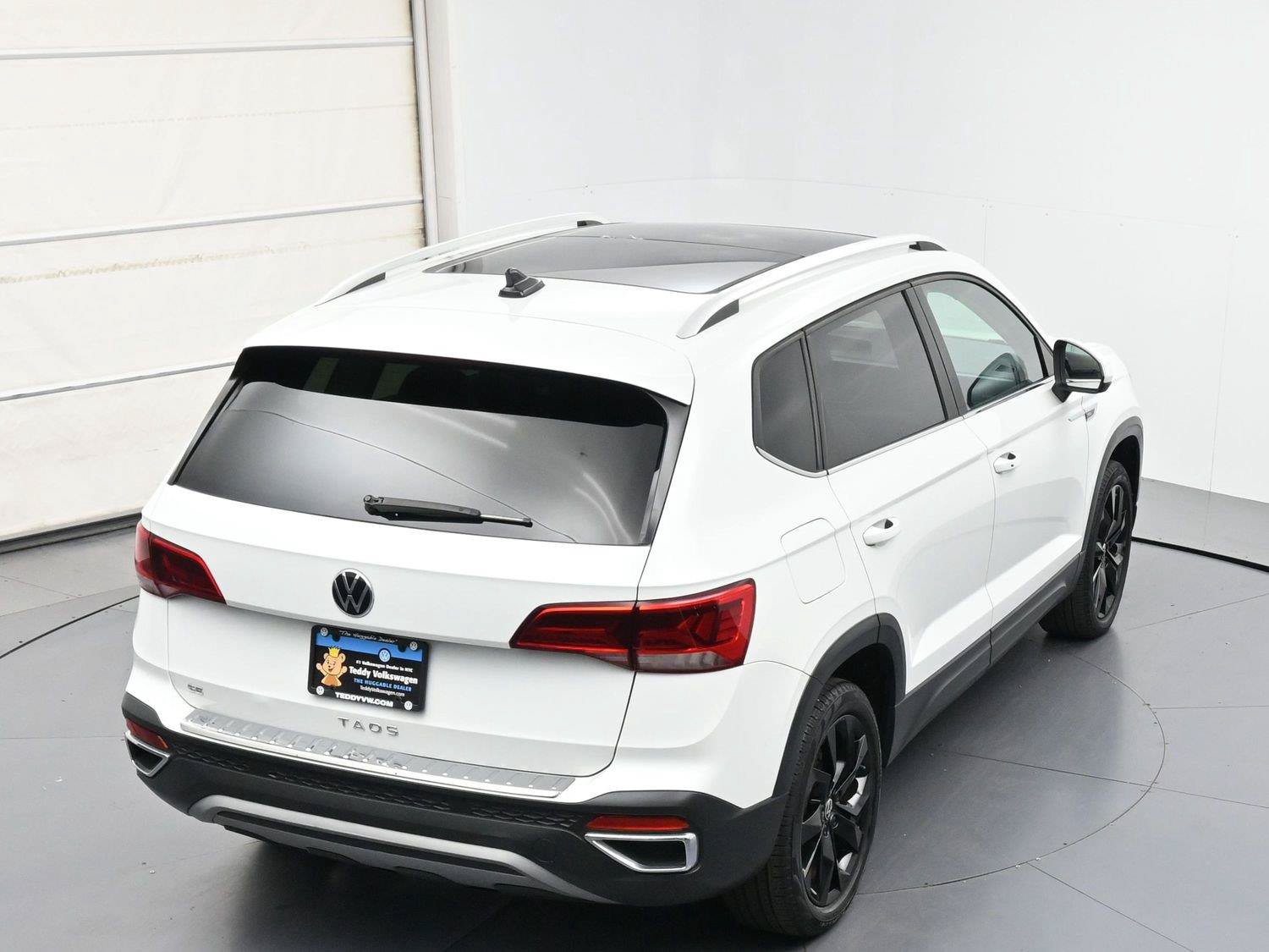 Used 2023 Volkswagen Taos SE w/ Panoramic Sunroof Package FWD image 34